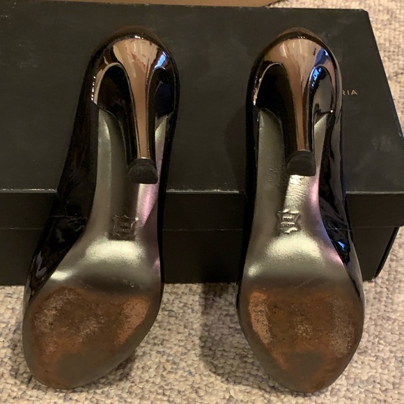BCBGMAXAZRIA black patent size 7 pumps - Picture 7 of 8
